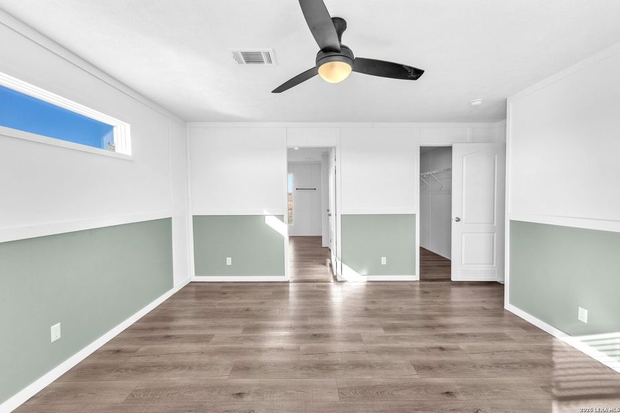 Spacious, unfurnished interior of a new home in , La Vernia (Image 14).