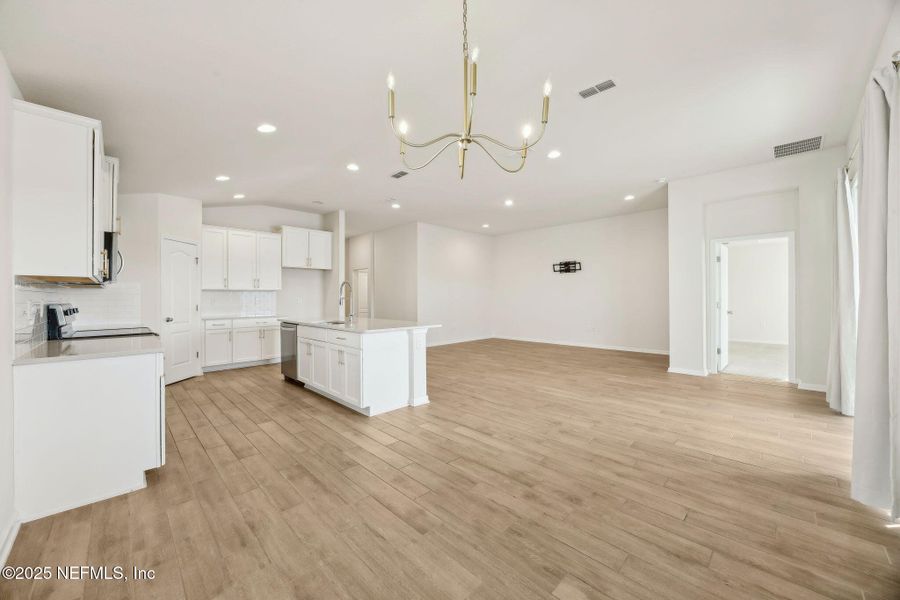 Spacious, unfurnished interior of a new home in River Glen, Yulee (Image 38). Spacious, unfurnished interior of a new home in River Glen, Yulee (Image 38).