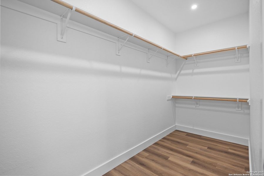 Spacious, unfurnished interior of a new home in , Kerrville (Image 21).