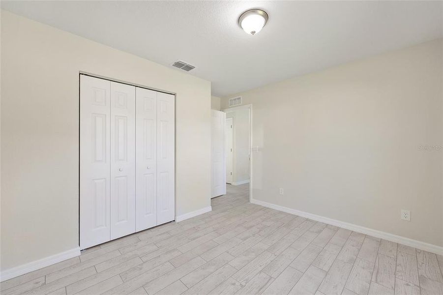 Spacious, unfurnished interior of a new home in , Ocala (Image 33).