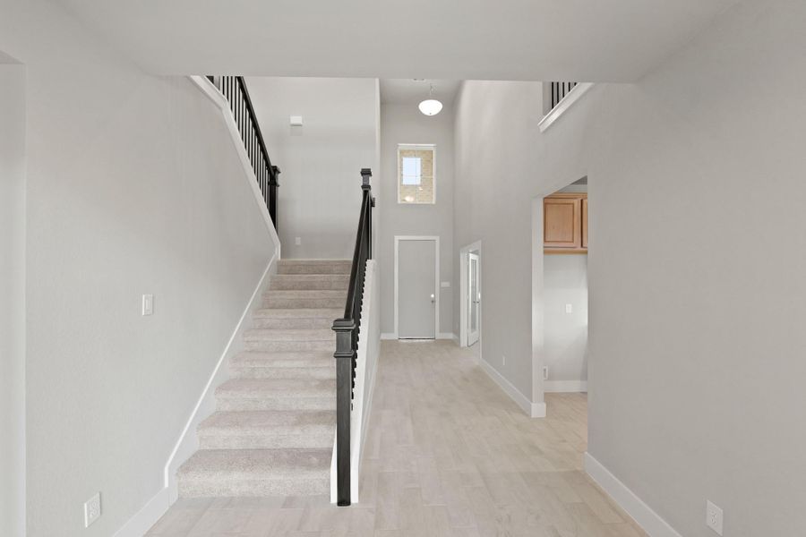 Spacious, unfurnished interior of a new home in Briarwood Crossing, Rosenberg (Image 11).