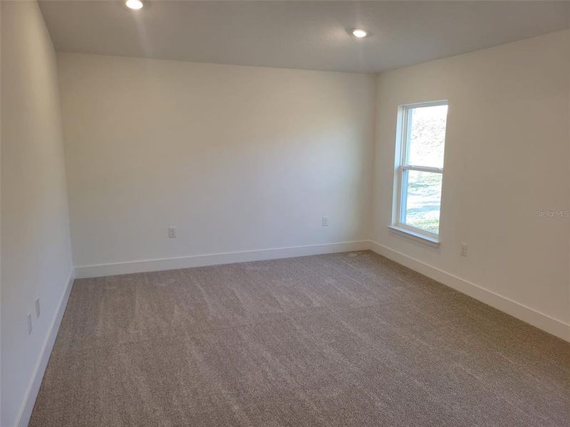 Spacious, unfurnished interior of a new home in Arbor Park, Leesburg (Image 16).