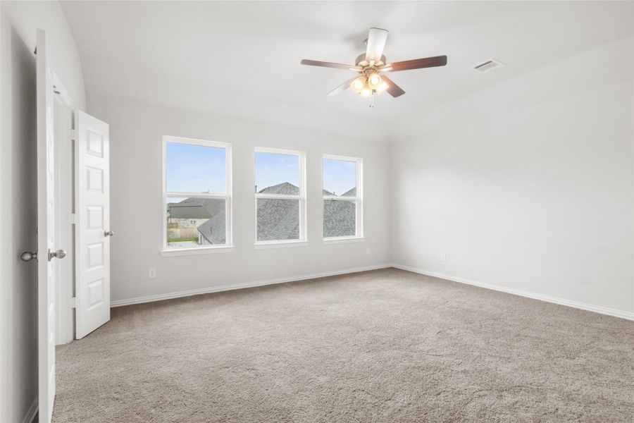 Spacious, unfurnished interior of a new home in Park at Eldridge, Sugar Land (Image 17). Spacious, unfurnished interior of a new home in Park at Eldridge, Sugar Land (Image 17).