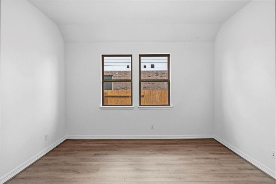 Spacious, unfurnished interior of a new home in Sunterra Lakes, Brookshire (Image 31).