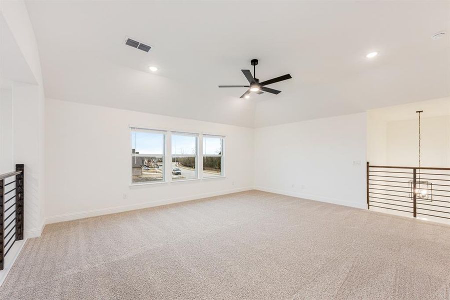 Spacious, unfurnished interior of a new home in Terracina, Rockwall (Image 31).