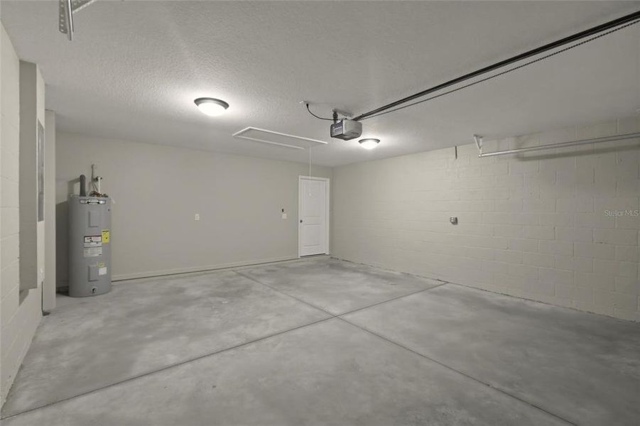 Spacious, unfurnished interior of a new home in , Sebring (Image 42).