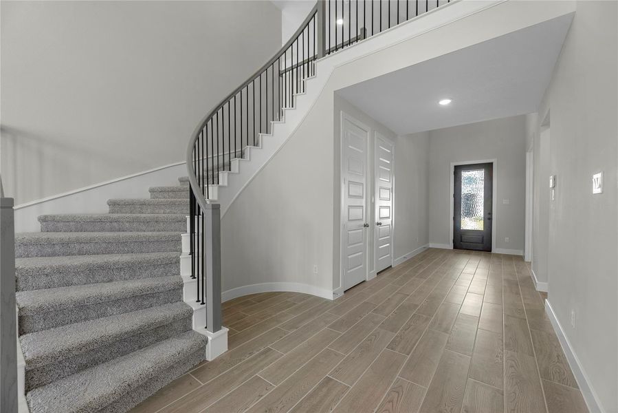 Representative image. Features, selections and colors may vary.