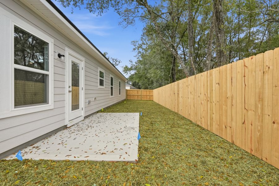 Exterior details and patio area of a home in Live Oak Cottages, Freeport (Image 23).
