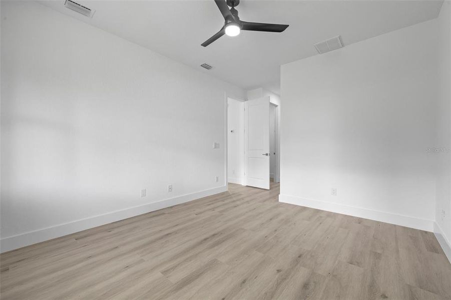 Spacious, unfurnished interior of a new home in , Port Charlotte (Image 26).