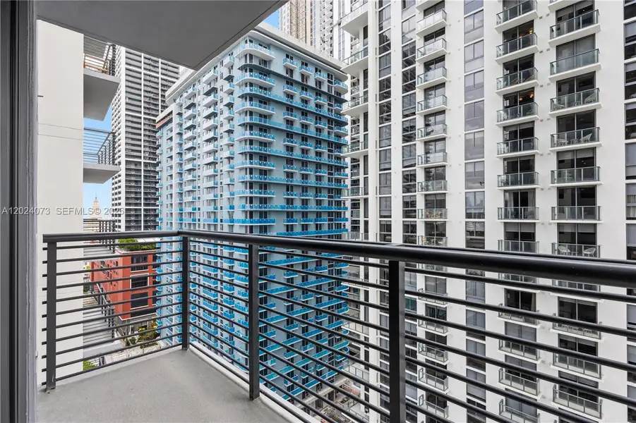 Condo located in Miami, FL showcasing its design and architecture (Image 22).