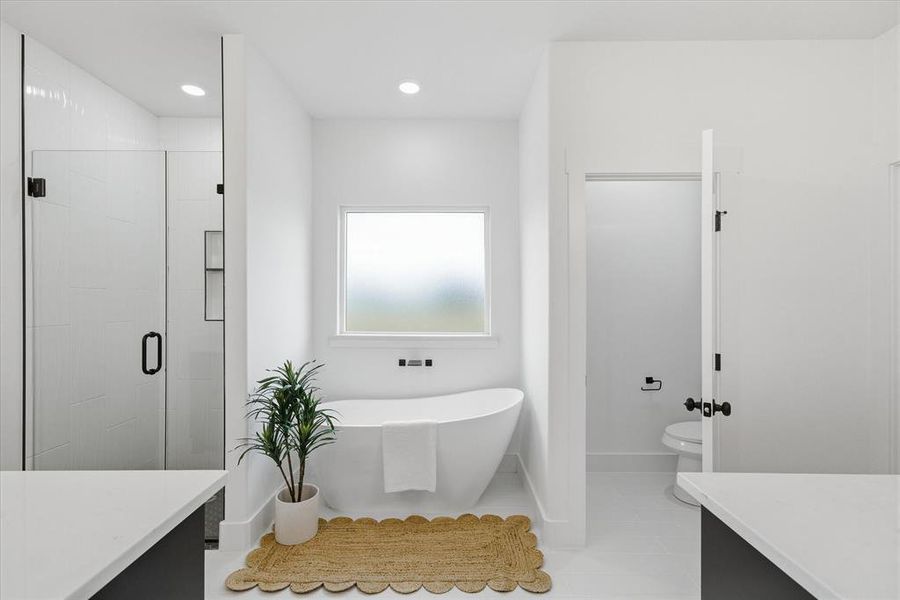 Check out that soaking tub!