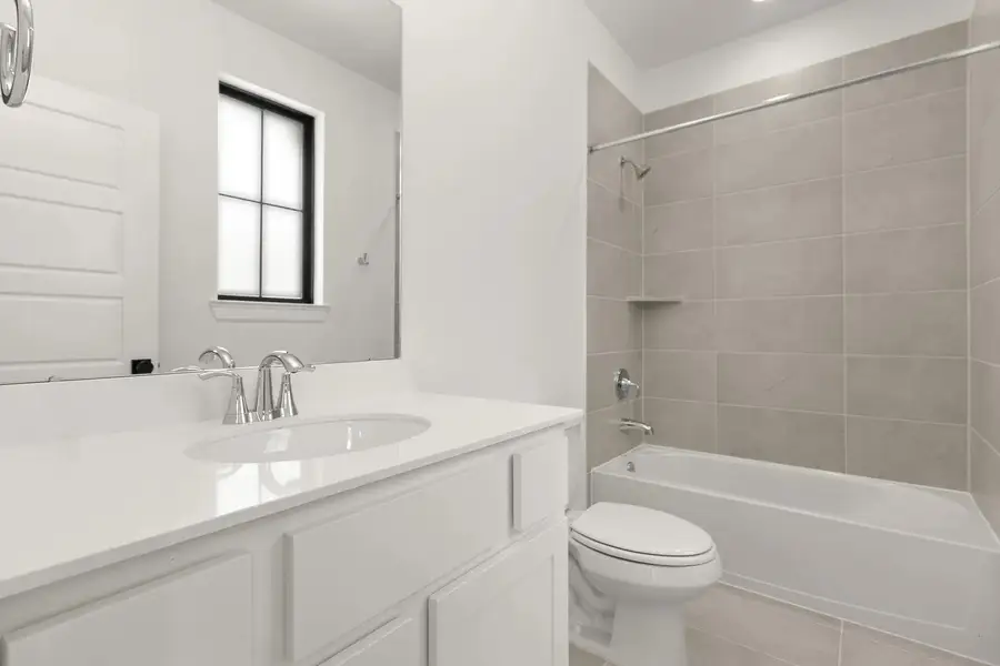 Benson B Bathroom 4