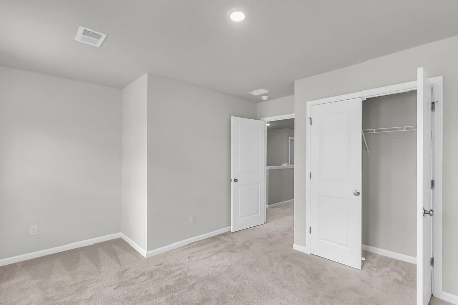 Spacious, unfurnished interior of a new home in Central Creek, Goose Creek (Image 27).