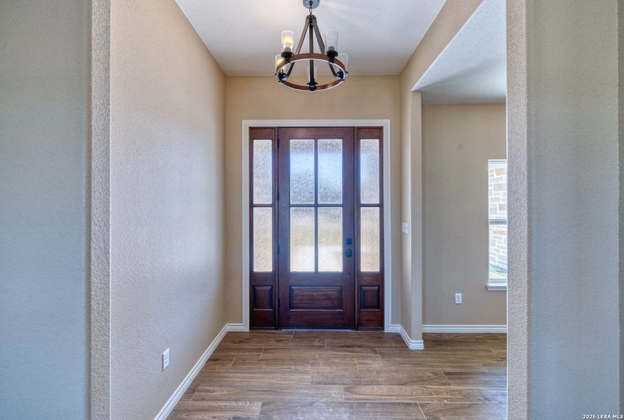Spacious, unfurnished interior of a new home in , Uvalde (Image 14).