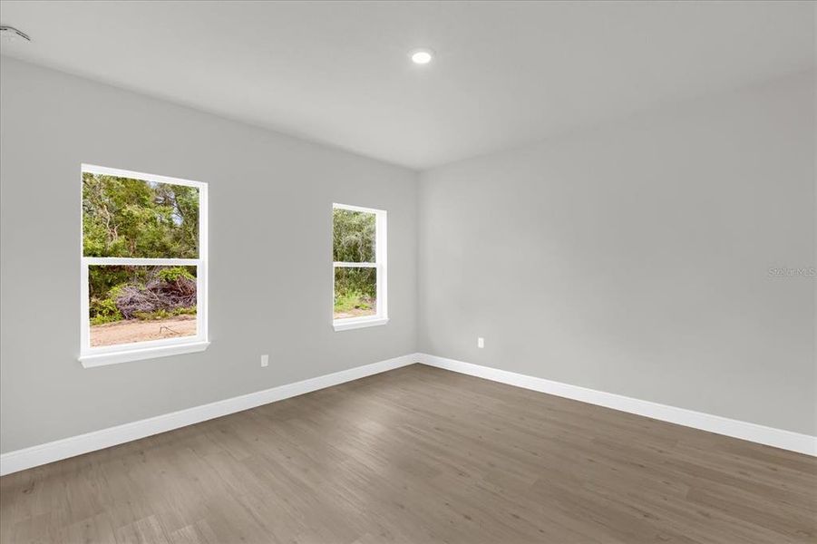 Spacious, unfurnished interior of a new home in , Ocala (Image 24).