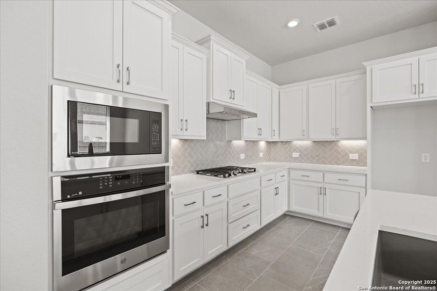 Furnished interior view inside a new home in Village at Three Oaks, Seguin (Image 7).