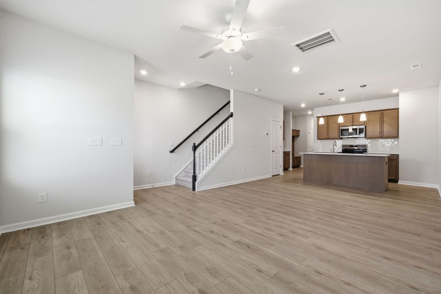 Spacious, unfurnished interior of a new home in Lakeview Village, Charlotte (Image 13).
