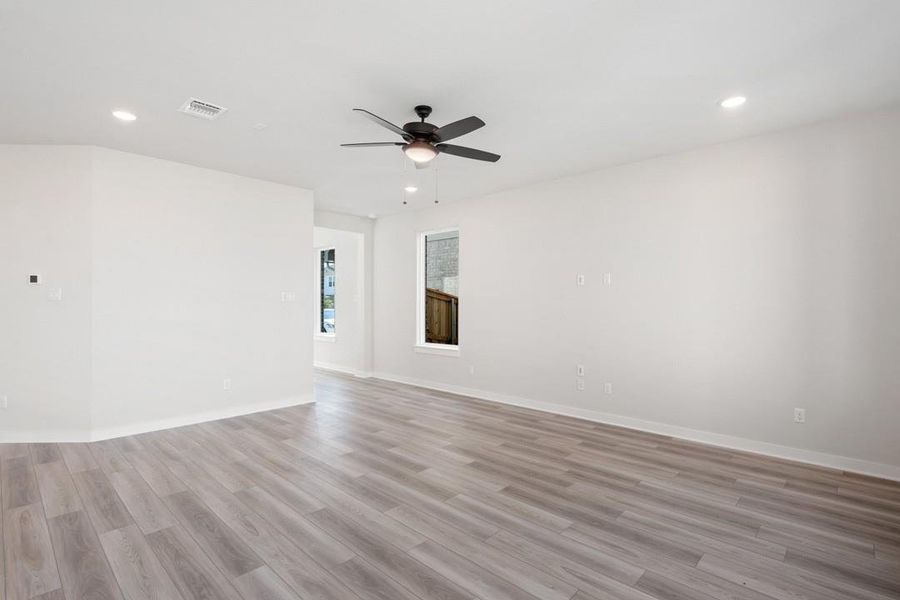Spacious, unfurnished interior of a new home in Flora, Hutto (Image 30).
