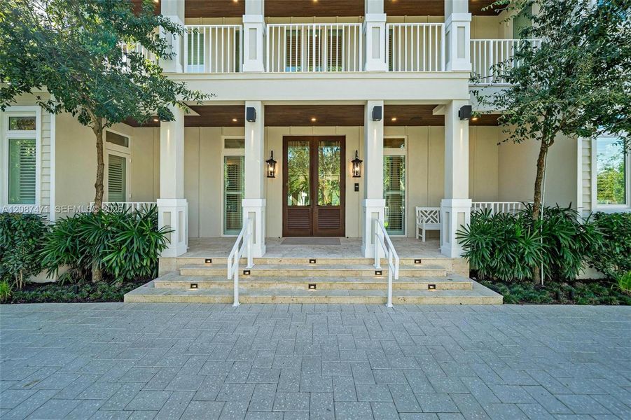 Exterior details and patio area of a home in , Pinecrest (Image 20).