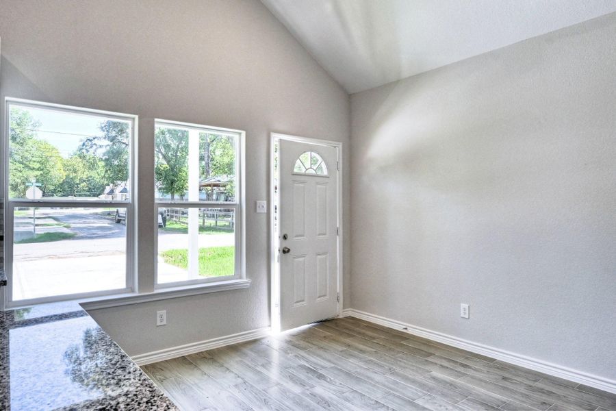 Spacious, unfurnished interior of a new home in , Willis (Image 20).