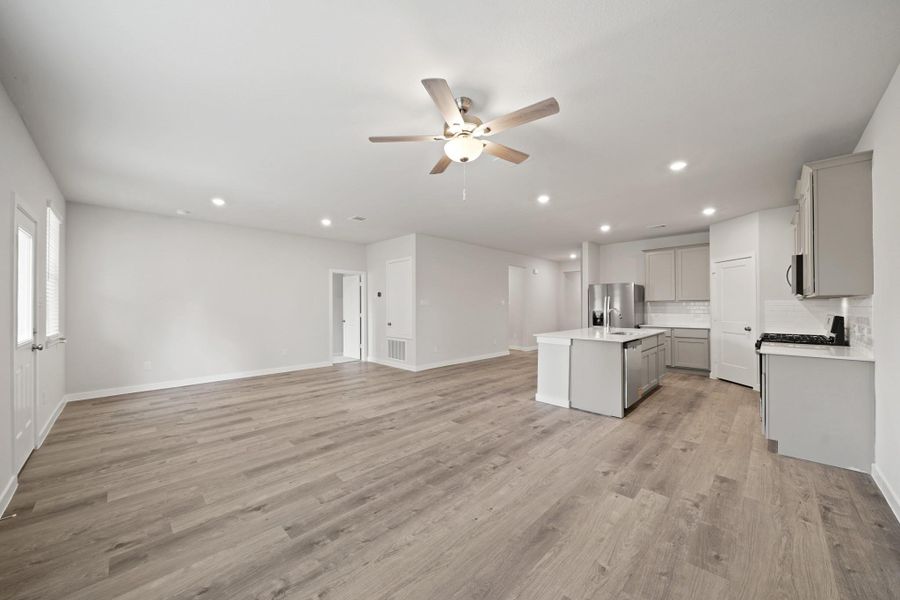 Spacious, unfurnished interior of a new home in Russell Ranch, Bay City (Image 21).