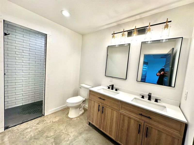 Furnished interior view inside a new home in , Strawn (Image 8).