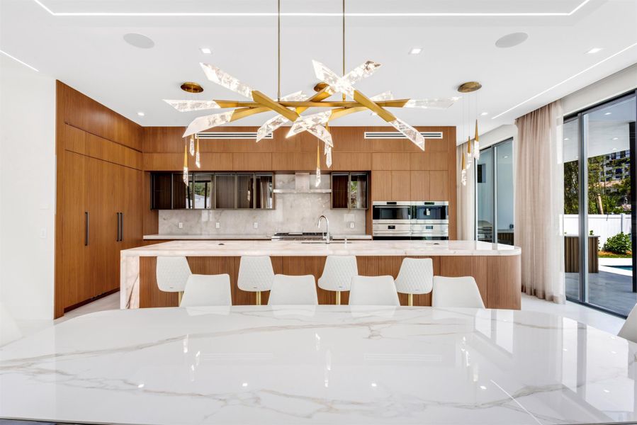 DINING_TO_KITCHEN_STRAIGHT_EB DINING_TO_KITCHEN_STRAIGHT_EB