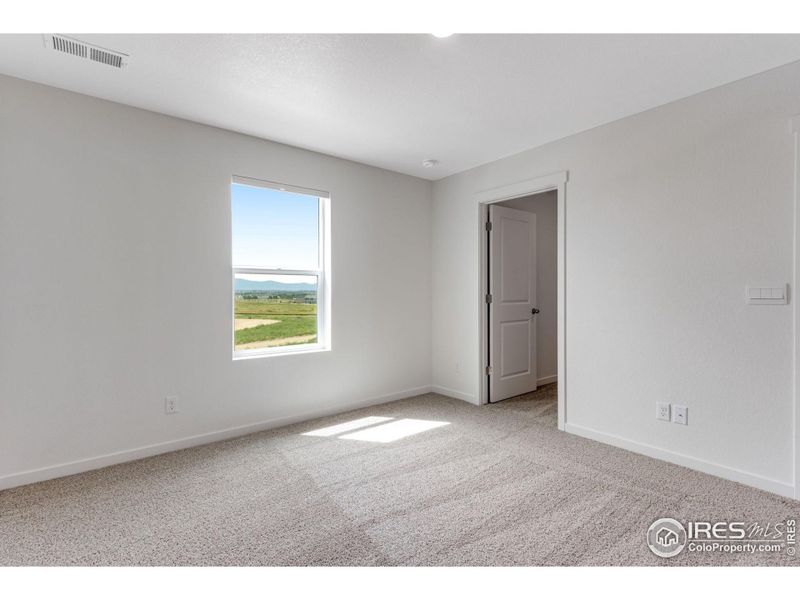 Spacious, unfurnished interior of a new home in Vista Meadows, Fort Lupton (Image 14).