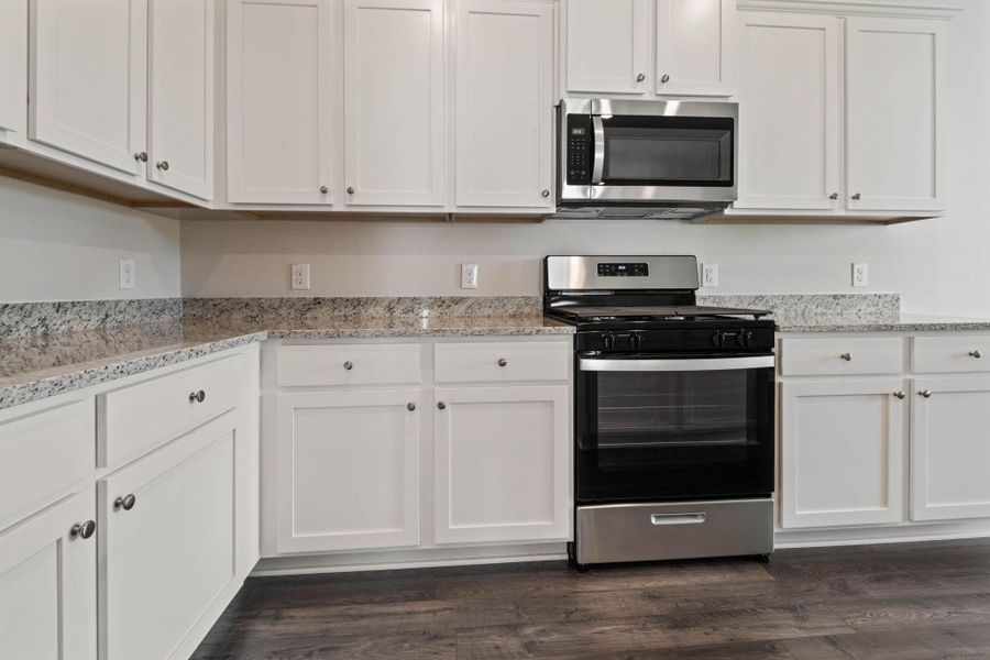 Furnished interior view inside a new home in Sweetwater Ridge, Conroe (Image 7).