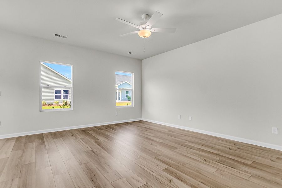 Spacious, unfurnished interior of a new home in Fairway Woods at Wyboo, Manning (Image 22).