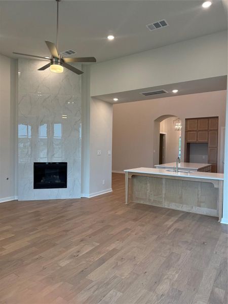 Spacious, unfurnished interior of a new home in Cross Creek West, Fulshear (Image 16).