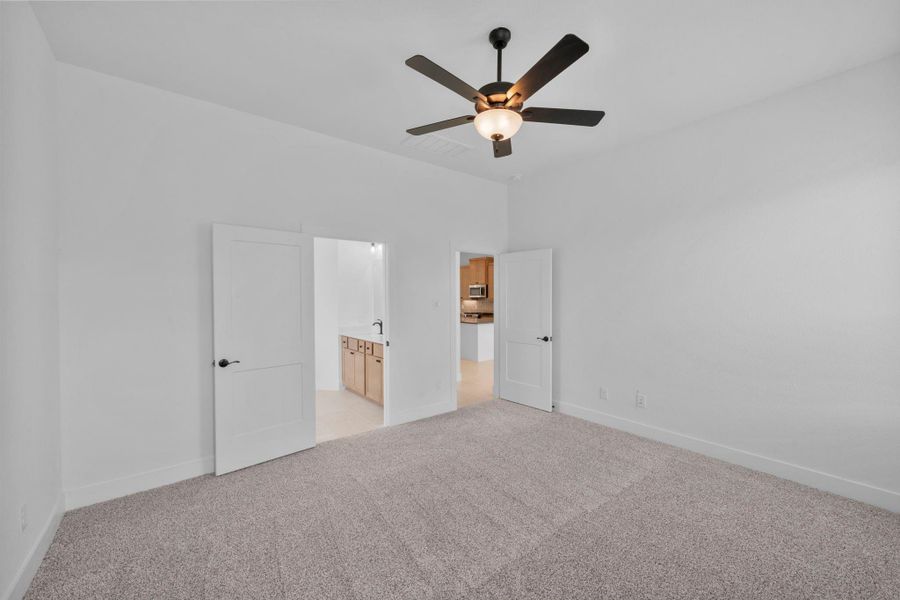 Spacious, unfurnished interior of a new home in Sunterra, Katy (Image 16). Spacious, unfurnished interior of a new home in Sunterra, Katy (Image 16).