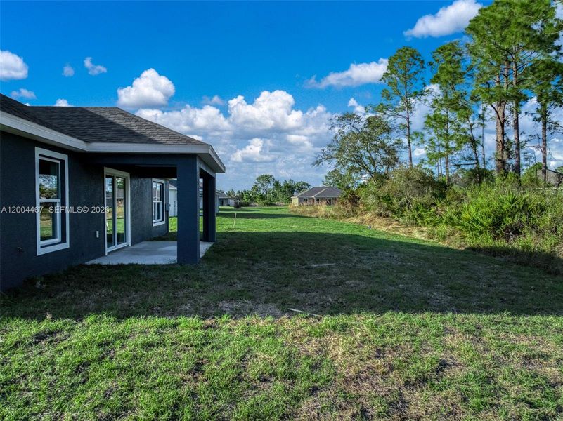 Exterior details and patio area of a home in , Sebring (Image 19).
