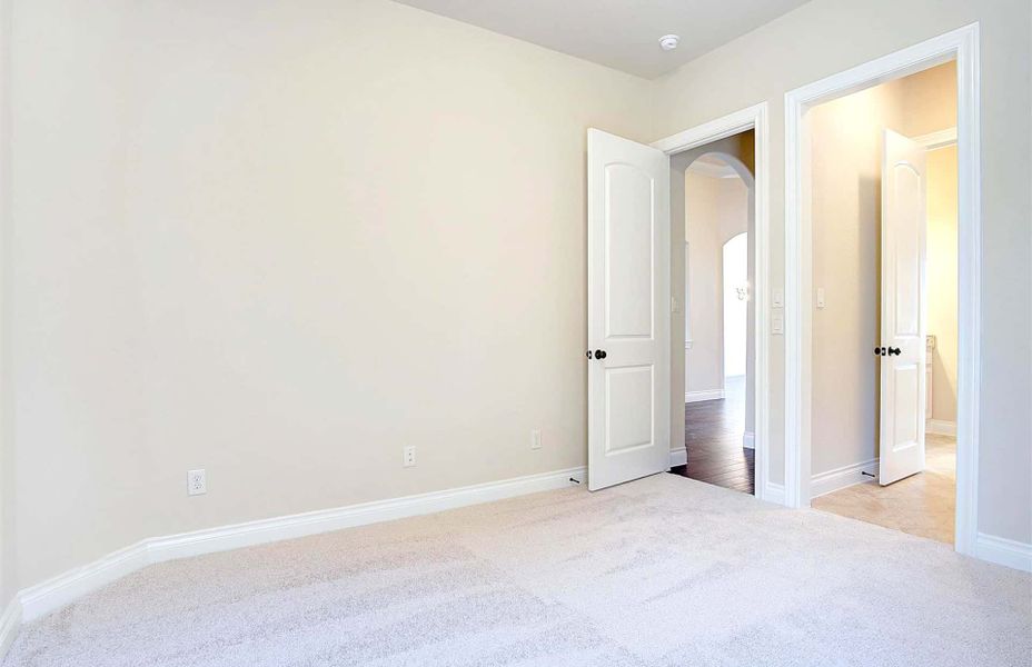 Representative unfurnished interior of a home built from the 3710 by Ravenna Homes in Artavia 70′, Conroe (Image 36).