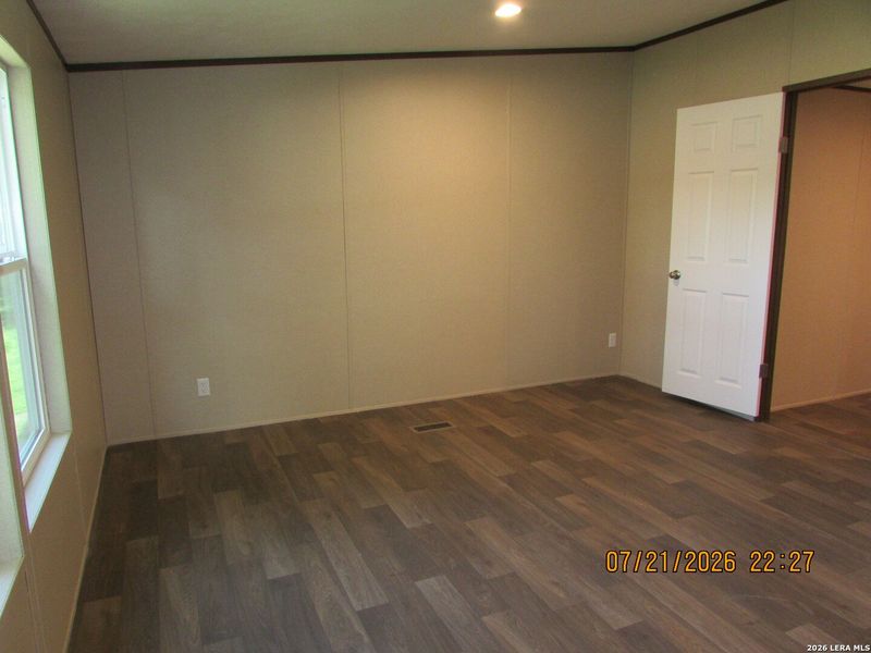 Spacious, unfurnished interior of a new home in , San Antonio (Image 17).