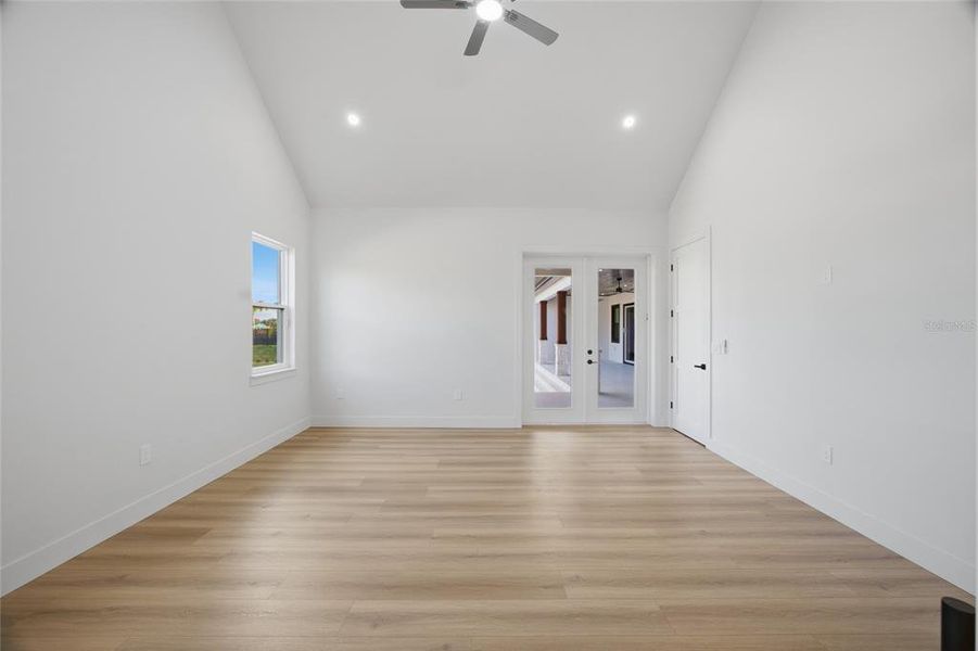 Spacious, unfurnished interior of a new home in , Plant City (Image 51).