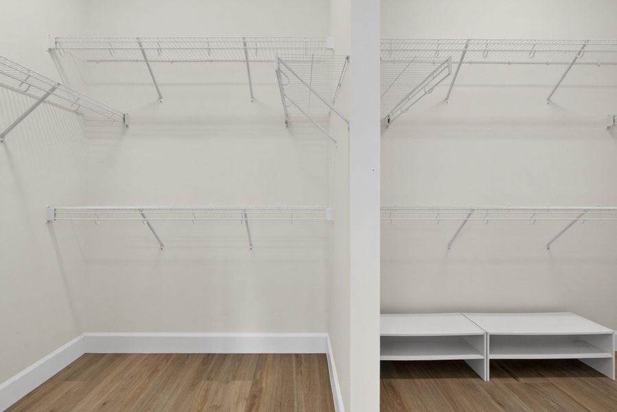 Master Bedroom Walking Closet