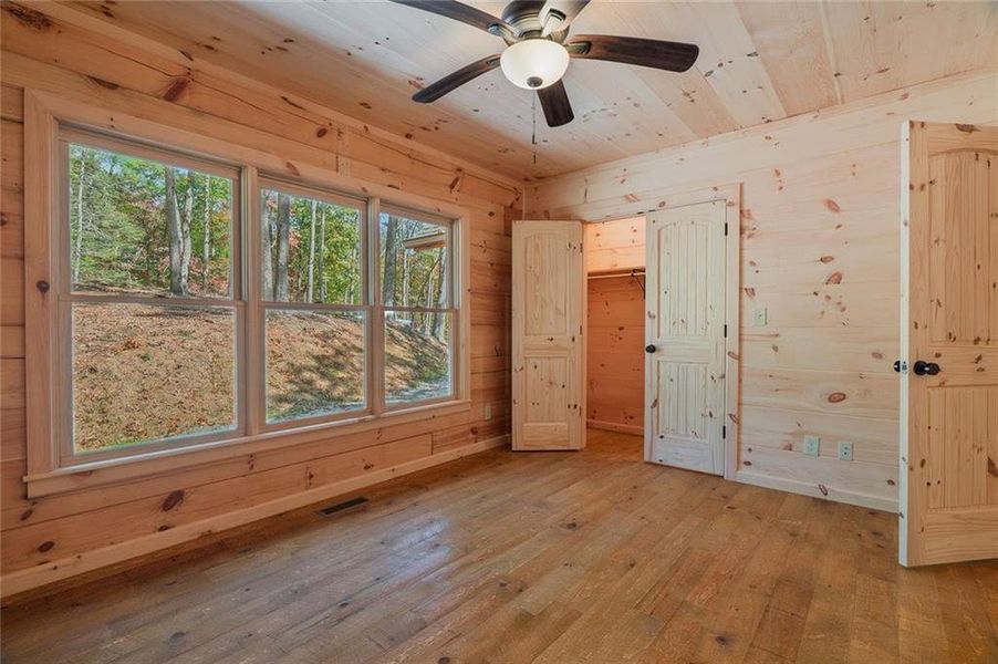 Spacious, unfurnished interior of a new home in , Cherry Log (Image 9).