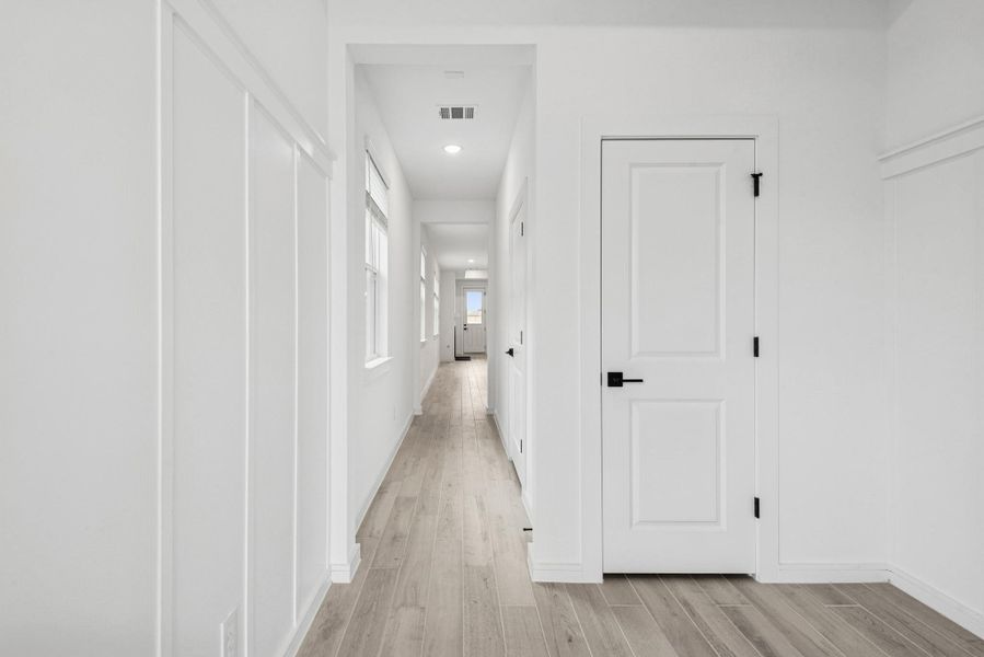 Welcoming foyer (*Photo not of actual home and used for illustration purposes only.)