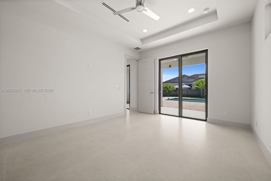 Spacious, unfurnished interior of a new home in , Cape Coral (Image 28).