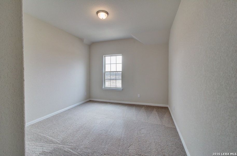 Spacious, unfurnished interior of a new home in Stream Waters, Seguin (Image 15).