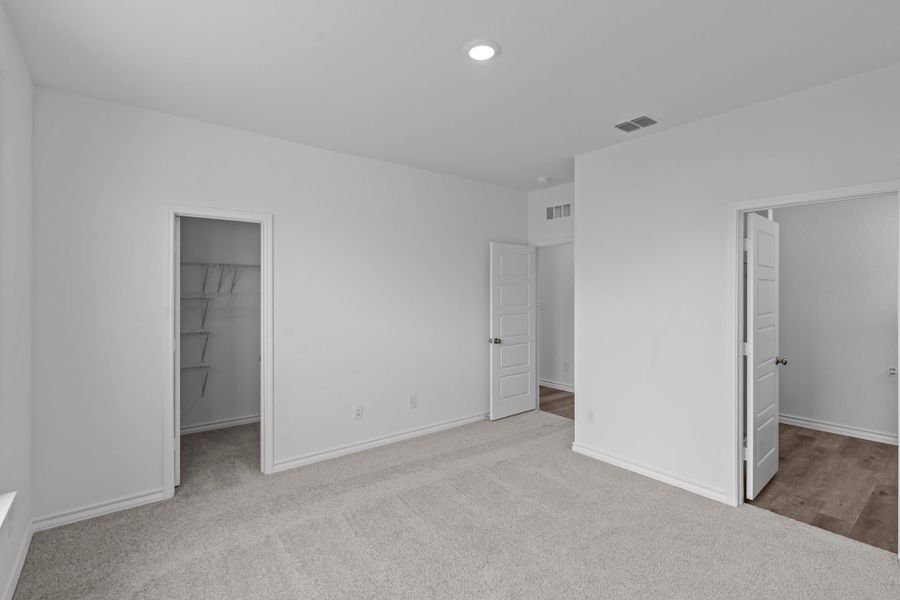 Spacious, unfurnished interior of a new home in Horizon Ridge, San Antonio (Image 5).