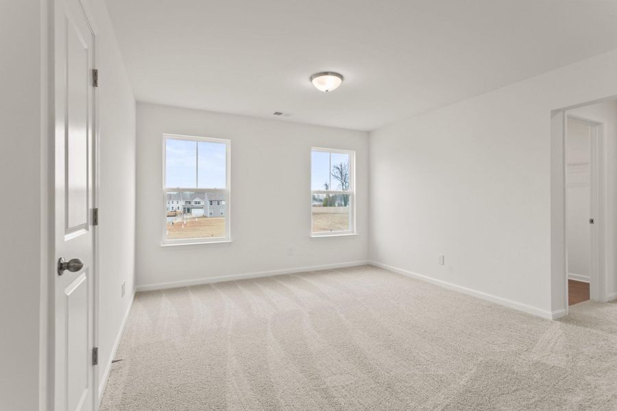 Spacious, unfurnished interior of a new home in Bellevue, Greenville (Image 24).