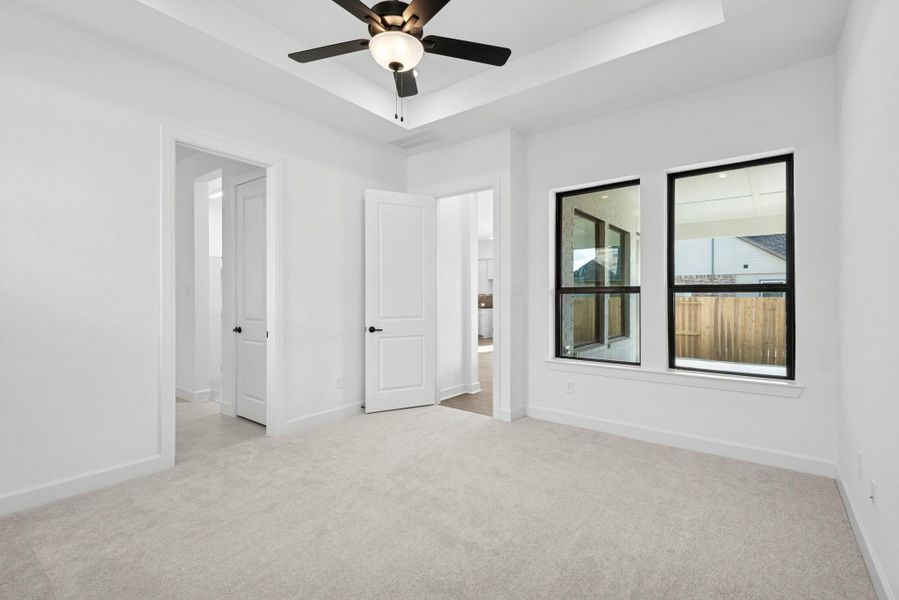 Spacious, unfurnished interior of a new home in Riceland - Enclave Row Collection, Mont Belvieu (Image 27).