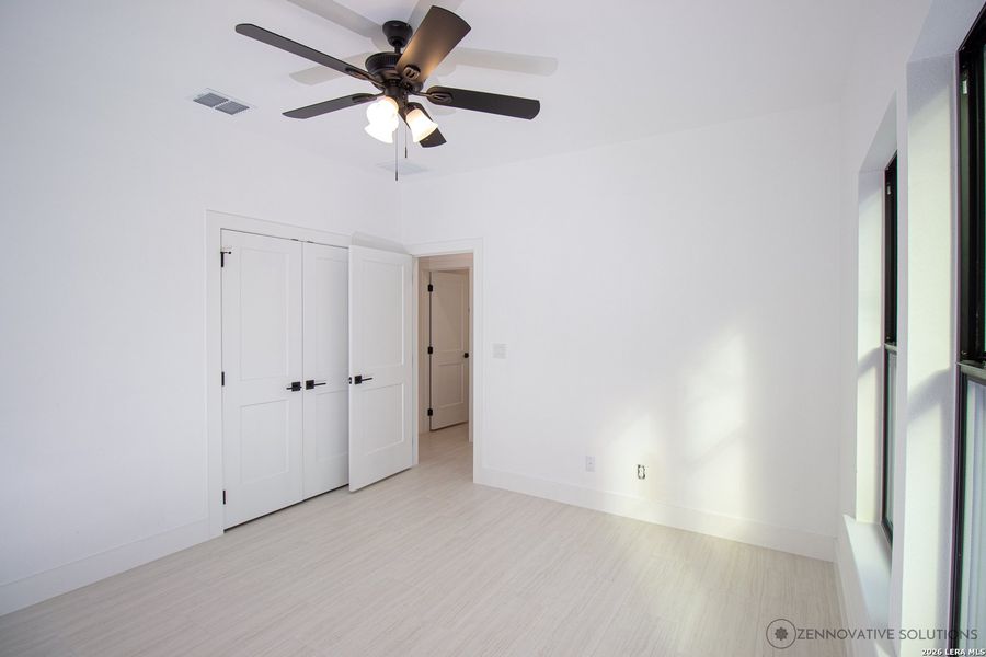 Spacious, unfurnished interior of a new home in , Canyon Lake (Image 25).