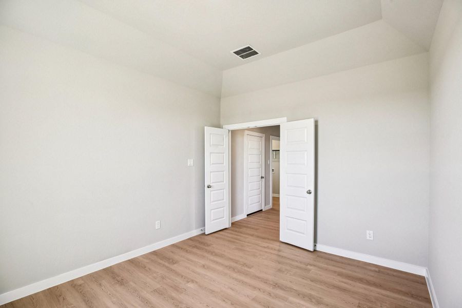 Spacious, unfurnished interior of a new home in Southfork Ranch, Sealy (Image 27).