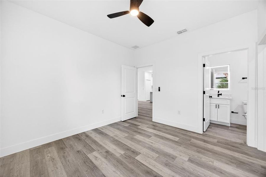 Spacious, unfurnished interior of a new home in , North Port (Image 19).