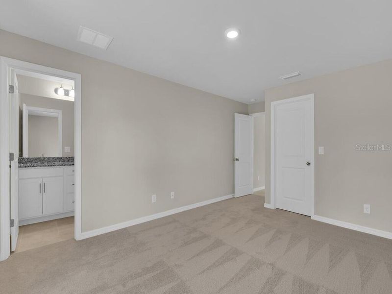 Spacious, unfurnished interior of a new home in , Port Charlotte (Image 14).