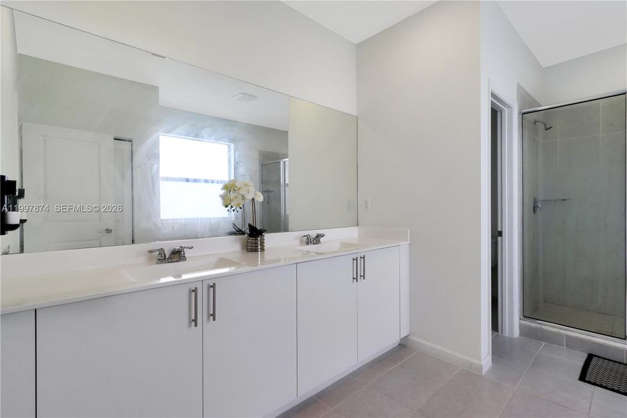 Furnished interior view inside a new home in , Homestead (Image 38).