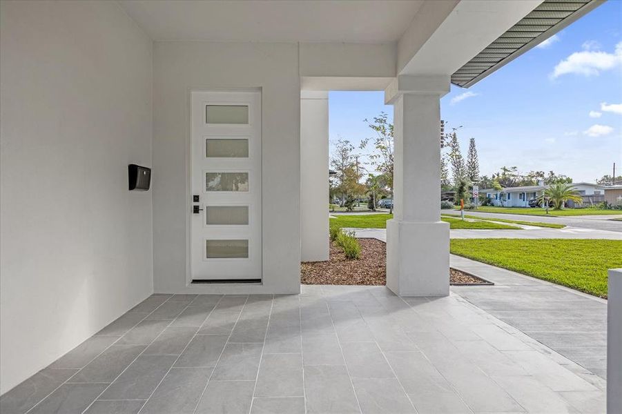 Exterior details and patio area of a home in , Orlando (Image 3).